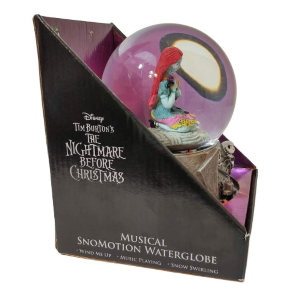 ❌SOLD❌ Nightmare before Christmas Snow Globe - Picture 7 of 8